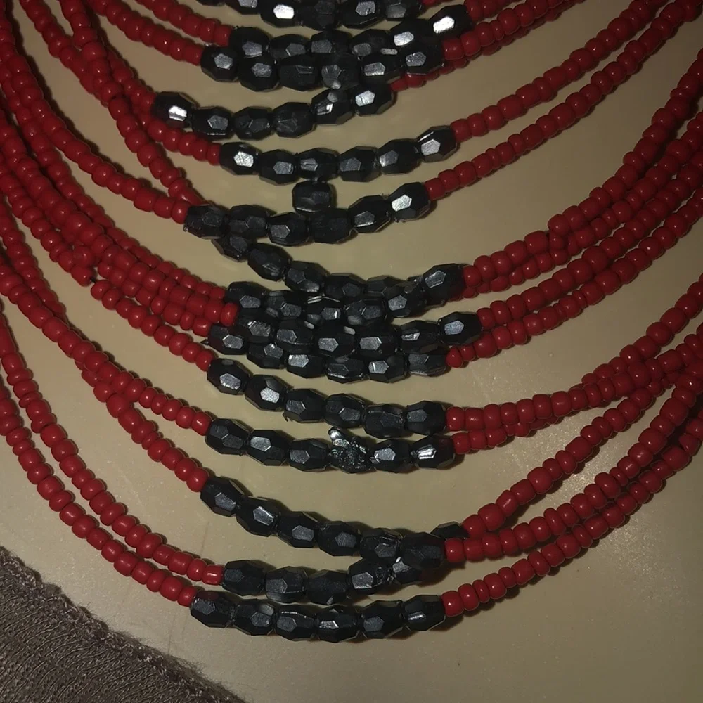 Statement Necklace with black and red small beads - Picture 6 of 10